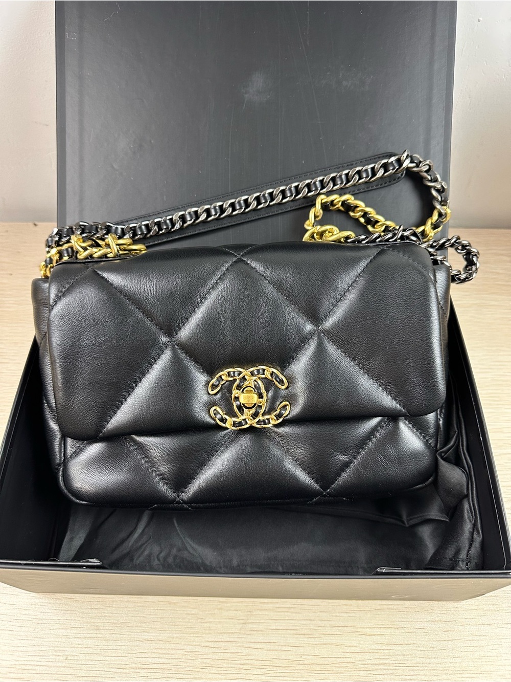 CHANEL Black Quilted Lambskin Shoulder Bag with Mixed Metal Chain